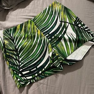 Tropical cloth short
